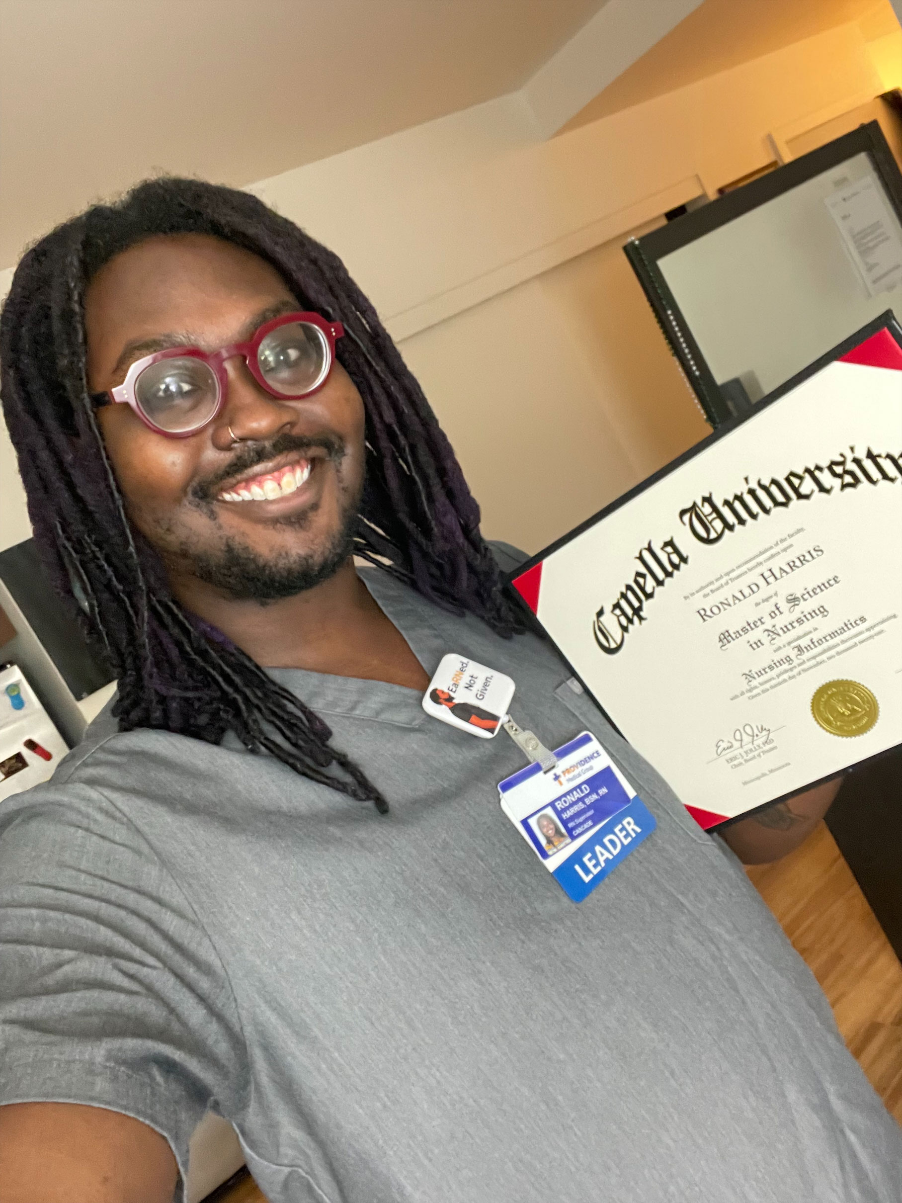Ronald Harris 获得学位